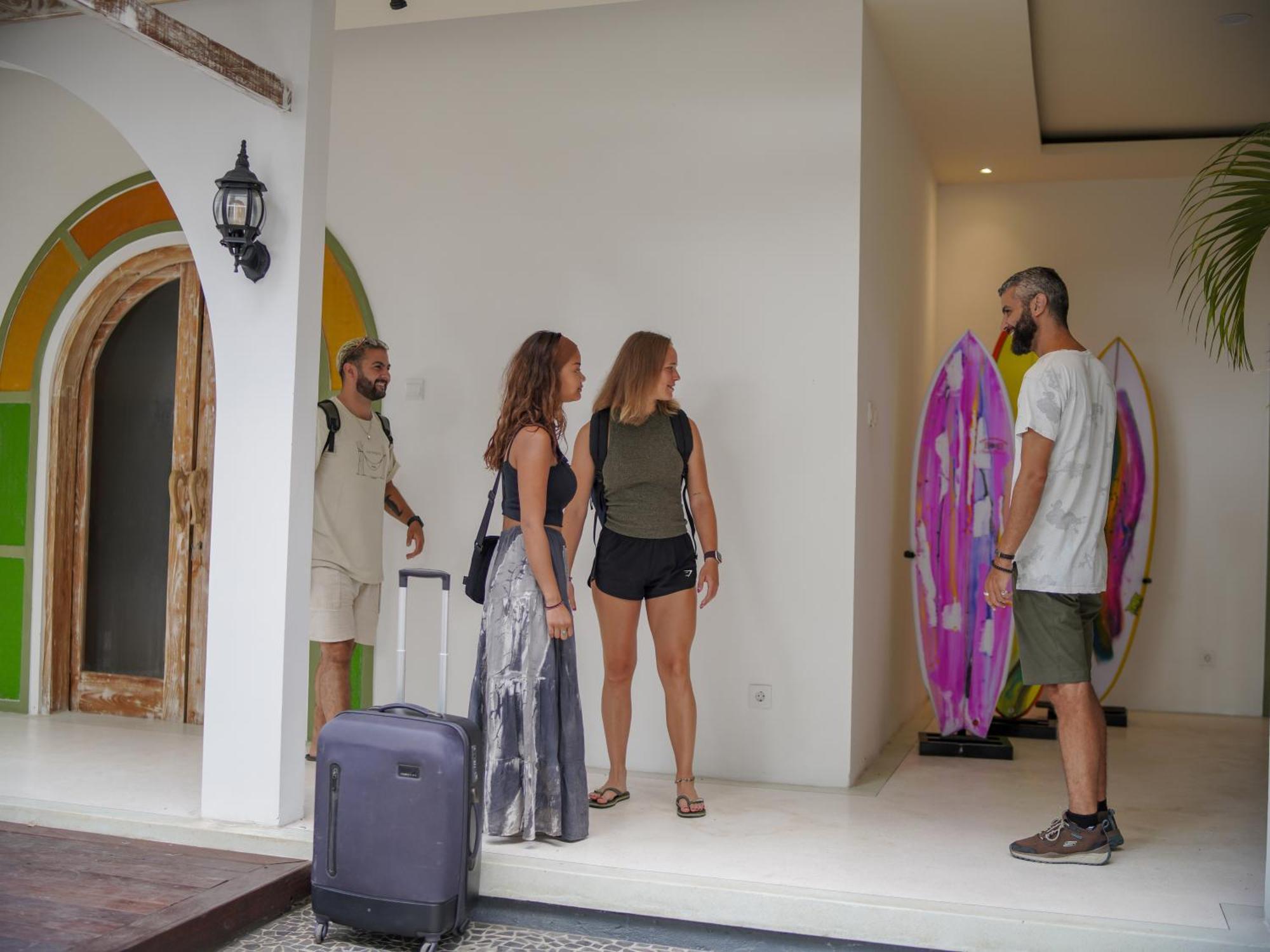 Puri Rinjani Bungalows & Hostel Kuta  Eksteriør billede